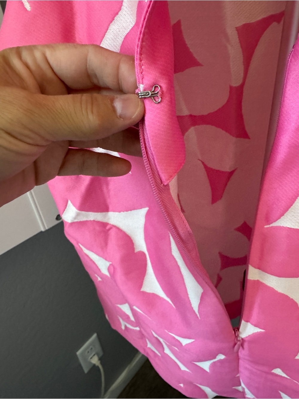 TUCKERNUCK Pink Italian Floral Jacquard Mason Blouse Tie Back Mock Neck - XSmall - Picture 11 of 14